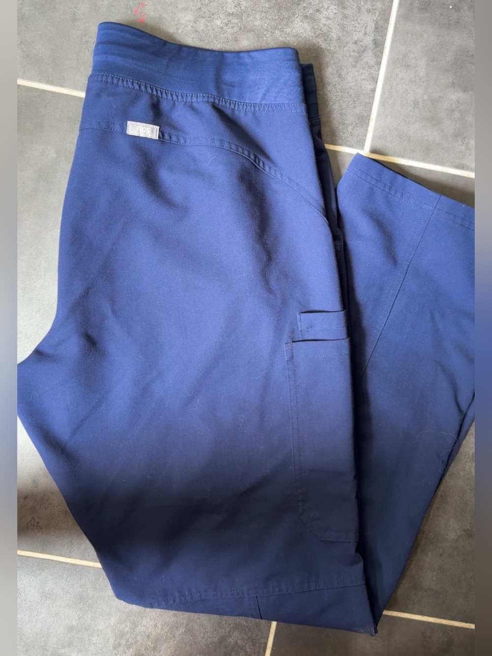 Women’s figs navy scrub pants
